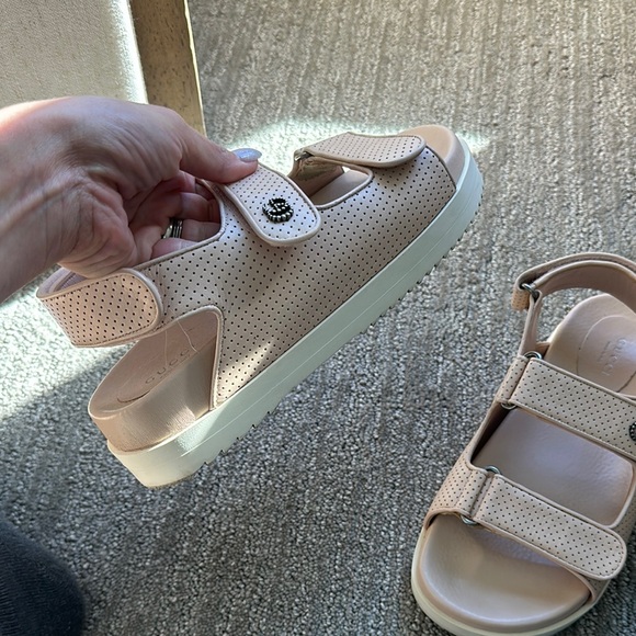 Gucci Cream Sandals with Adjustable Straps - Picture 7 of 12